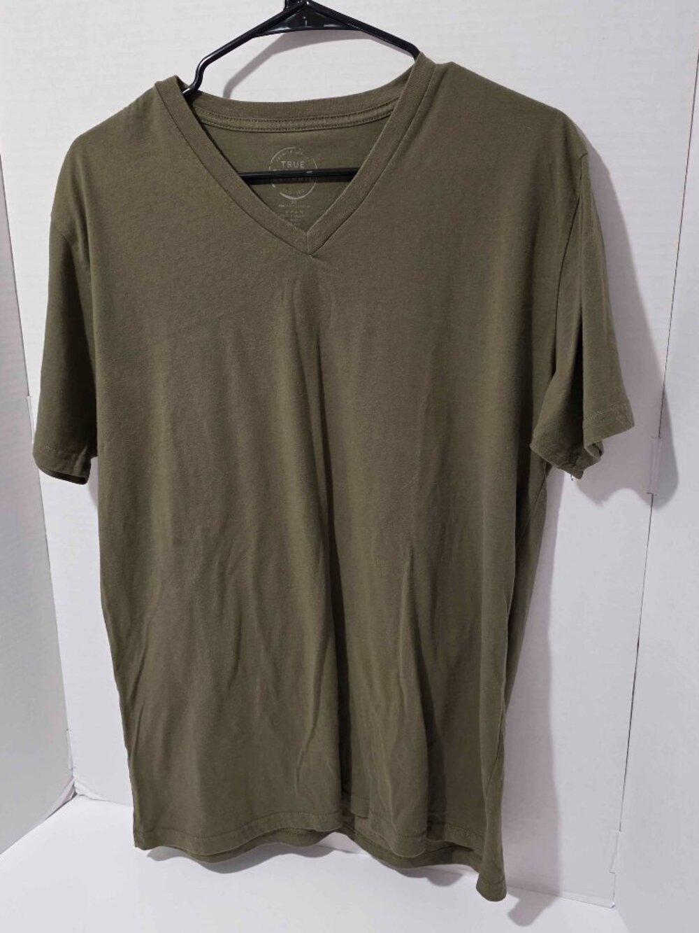 True Classic Men's V-Neck T-Shirt Military Green Size Large Athletic Fit